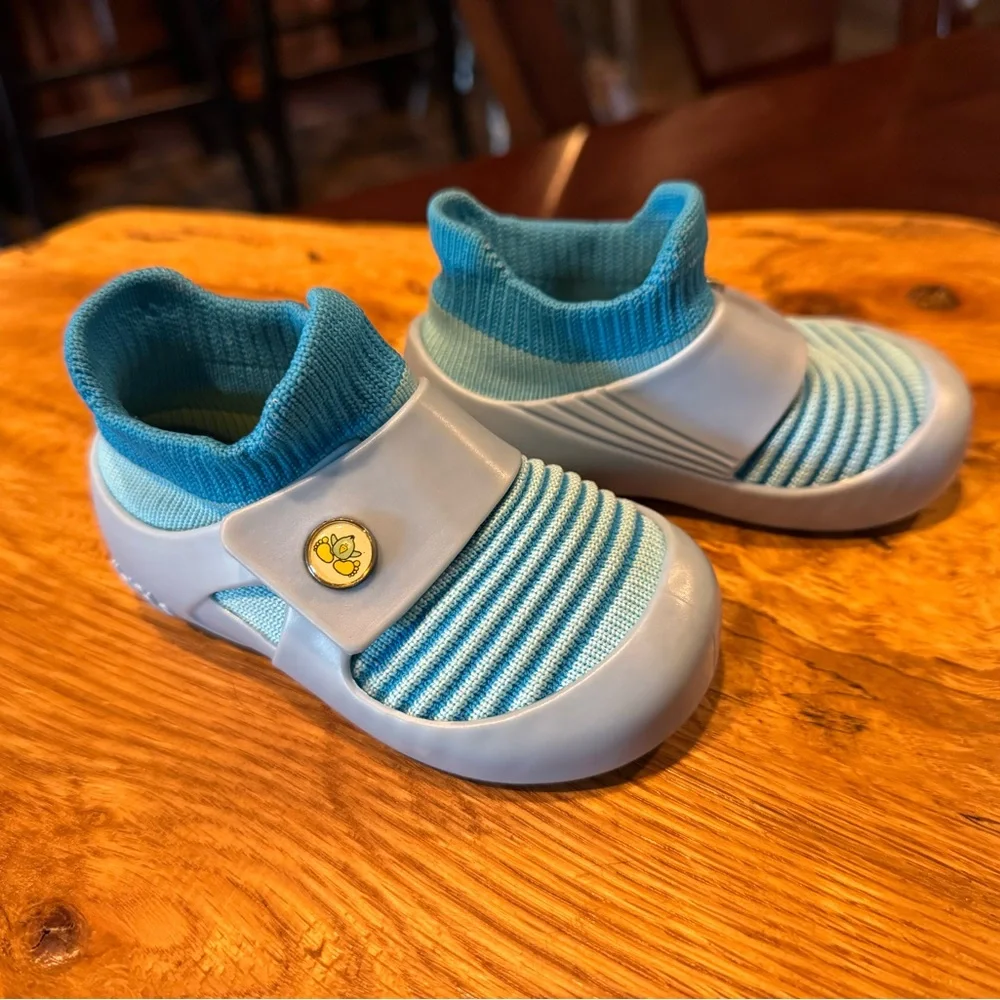 Jbirds Stand to Walk Blue Striped Kids Shoes in their size 4
